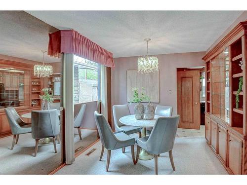 4520 Charleswood Drive Nw, Calgary, AB - Indoor Photo Showing Dining Room