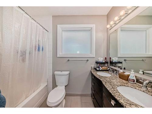 1519 14 Avenue Sw, Calgary, AB - Indoor Photo Showing Bathroom