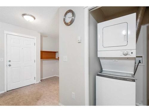 7109-70 Panamount Drive Nw, Calgary, AB - Indoor Photo Showing Laundry Room