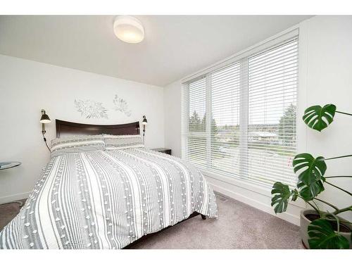 303 Bow Grove Nw, Calgary, AB - Indoor Photo Showing Bedroom
