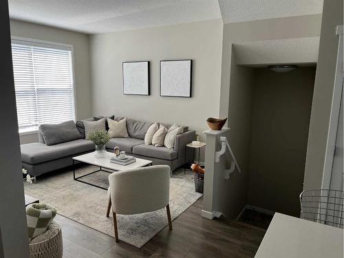 135 Masters Square Se, Calgary, AB - Indoor Photo Showing Living Room