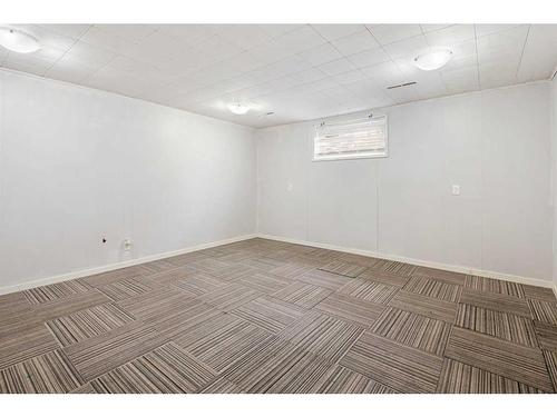 2432 36 Street Se, Calgary, AB - Indoor Photo Showing Other Room