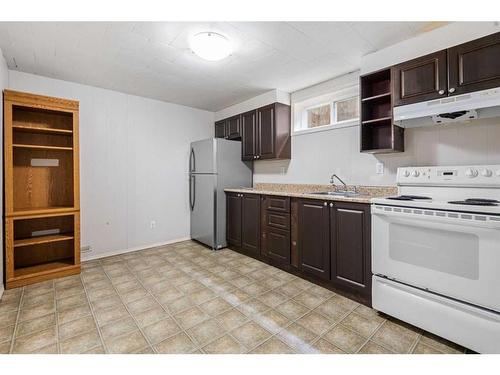 2432 36 Street Se, Calgary, AB - Indoor Photo Showing Kitchen With Double Sink