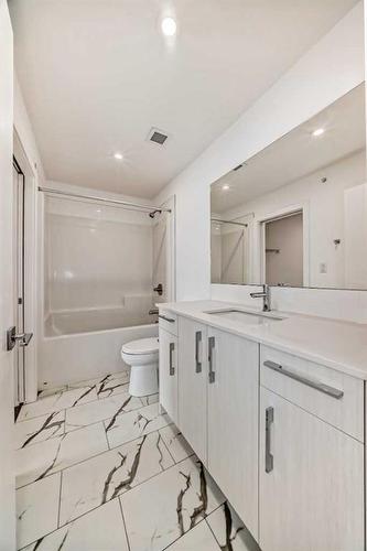 1411-681 Savanna Boulevard Ne, Calgary, AB - Indoor Photo Showing Bathroom