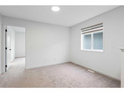 176 Hotchkiss Gate Se, Calgary, AB - Indoor Photo Showing Other Room