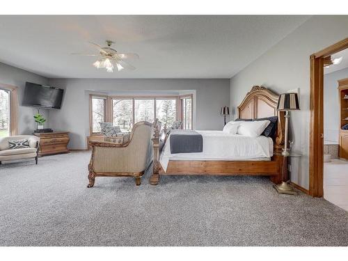 311037A Range Road 222, Rural Kneehill County, AB - Indoor Photo Showing Bedroom