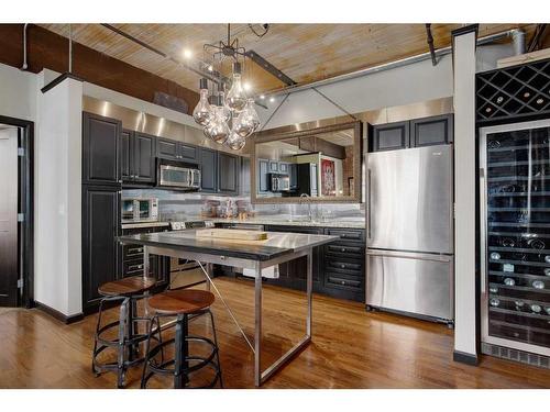 404-535 10 Avenue Sw, Calgary, AB - Indoor Photo Showing Kitchen With Stainless Steel Kitchen