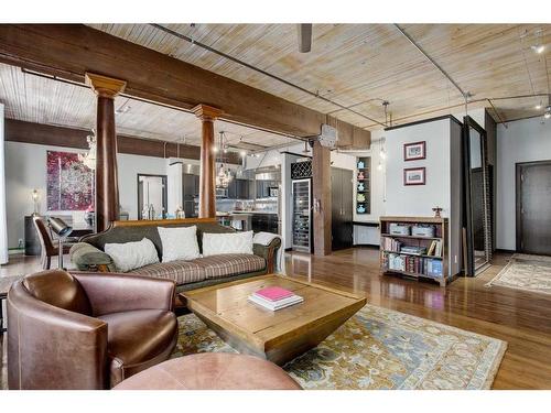 404-535 10 Avenue Sw, Calgary, AB - Indoor Photo Showing Living Room