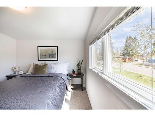 2416 58 Avenue Sw, Calgary, AB - Indoor Photo Showing Bedroom