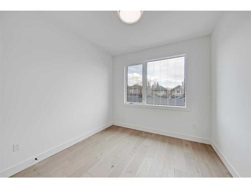 5020 22 Street Sw, Calgary, AB - Indoor Photo Showing Other Room