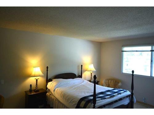 106 Varsity Estates Bay Nw, Calgary, AB - Indoor Photo Showing Bedroom