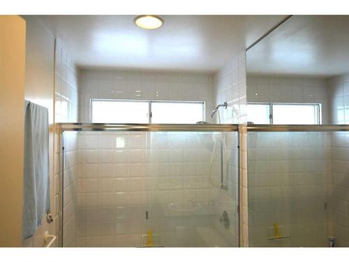 106 Varsity Estates Bay Nw, Calgary, AB - Indoor Photo Showing Bathroom