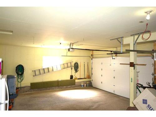 106 Varsity Estates Bay Nw, Calgary, AB - Indoor Photo Showing Garage