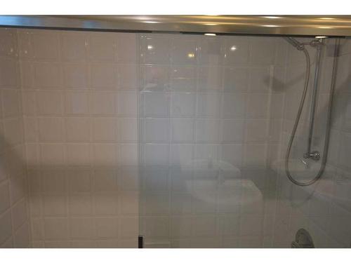 106 Varsity Estates Bay Nw, Calgary, AB - Indoor Photo Showing Bathroom