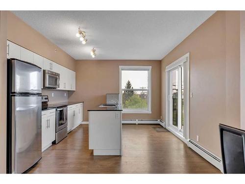 406-1740 9 Street Nw, Calgary, AB - Indoor Photo Showing Kitchen