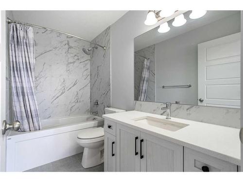310 Midgrove Link Sw, Airdrie, AB - Indoor Photo Showing Bathroom