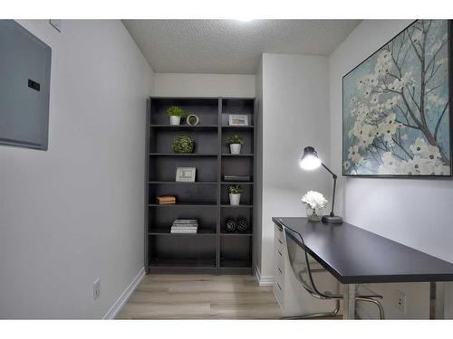 231-22 Richard Place Sw, Calgary, AB - Indoor Photo Showing Other Room