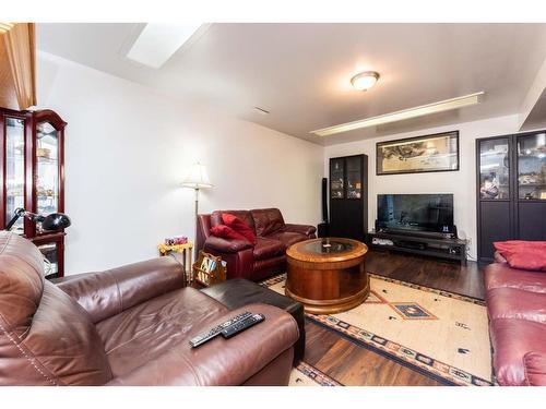 8 Castlebrook Place Ne, Calgary, AB - Indoor Photo Showing Living Room