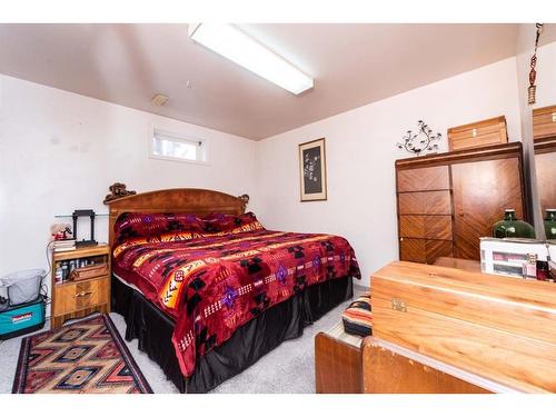 8 Castlebrook Place Ne, Calgary, AB - Indoor Photo Showing Bedroom