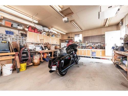 8 Castlebrook Place Ne, Calgary, AB - Indoor Photo Showing Garage