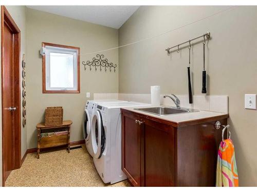 16 Hillcrest Boulevard, Strathmore, AB - Indoor Photo Showing Laundry Room