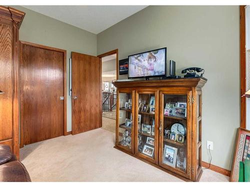 16 Hillcrest Boulevard, Strathmore, AB - Indoor Photo Showing Other Room