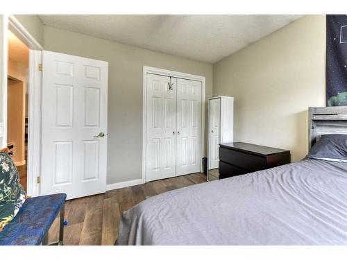 3249 32A Avenue Se, Calgary, AB - Indoor Photo Showing Bedroom