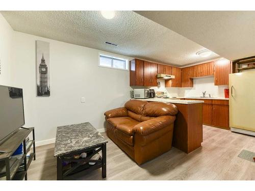 3249 32A Avenue Se, Calgary, AB - Indoor Photo Showing Kitchen