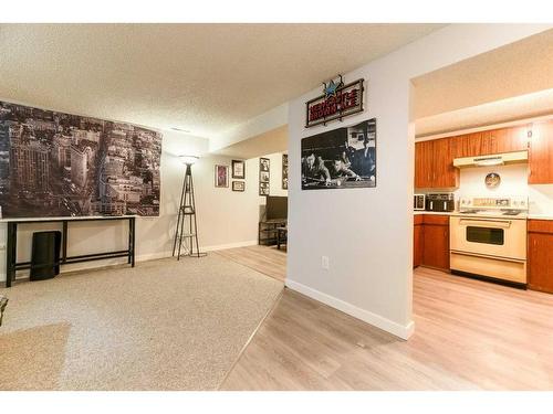 3249 32A Avenue Se, Calgary, AB - Indoor Photo Showing Kitchen