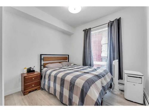 407-3125 39 Street Nw, Calgary, AB - Indoor Photo Showing Bedroom