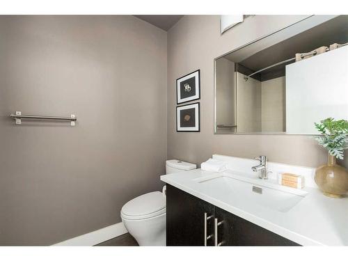 2207-135 13 Avenue Sw, Calgary, AB - Indoor Photo Showing Bathroom