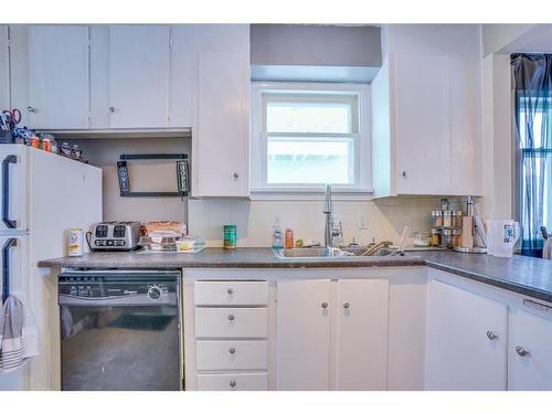 420 32 Avenue Nw, Calgary, AB - Indoor Photo Showing Kitchen