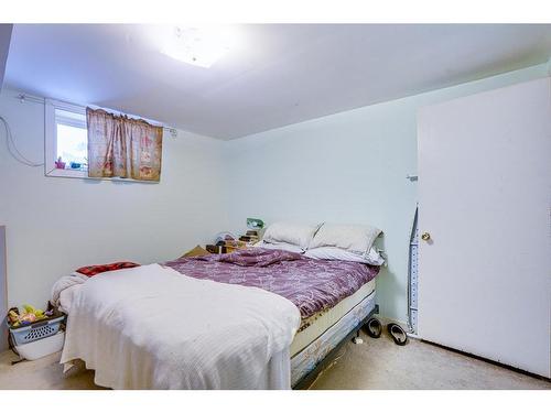 420 32 Avenue Nw, Calgary, AB - Indoor Photo Showing Bedroom