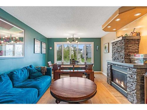 5843 22 Avenue Ne, Calgary, AB - Indoor Photo Showing Living Room With Fireplace