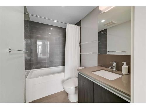 3509-1122 3 Street Se, Calgary, AB - Indoor Photo Showing Bathroom