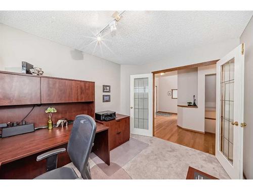 250 Somerside Green Sw, Calgary, AB - Indoor Photo Showing Office