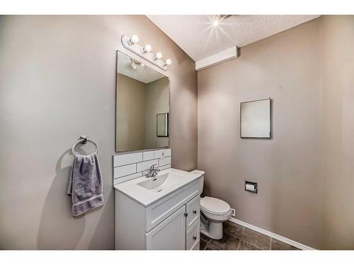 250 Somerside Green Sw, Calgary, AB - Indoor Photo Showing Bathroom