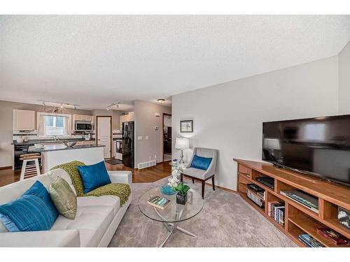 250 Somerside Green Sw, Calgary, AB - Indoor Photo Showing Living Room
