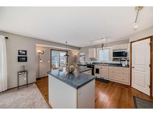 250 Somerside Green Sw, Calgary, AB - Indoor Photo Showing Kitchen