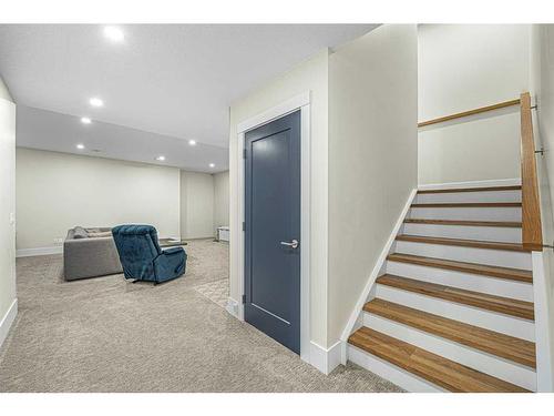 1208 Richland Road Ne, Calgary, AB - Indoor Photo Showing Other Room