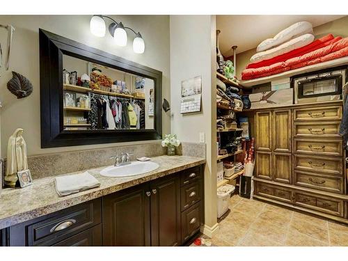 817 Beckner Crescent, Carstairs, AB - Indoor Photo Showing Bathroom