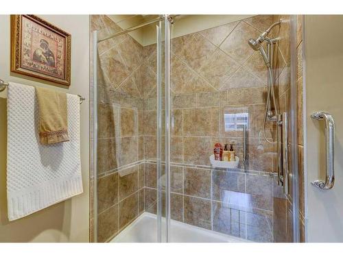 817 Beckner Crescent, Carstairs, AB - Indoor Photo Showing Bathroom