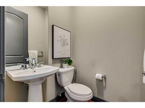183 Auburn Sound Manor Se, Calgary, AB - Indoor Photo Showing Bathroom