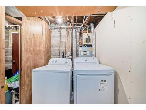 1903 24 Avenue Nw, Calgary, AB - Indoor Photo Showing Laundry Room