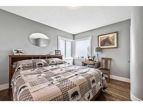 301 3Rd Avenue Se, High River, AB - Indoor Photo Showing Bedroom