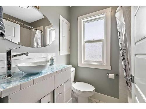 301 3Rd Avenue Se, High River, AB - Indoor Photo Showing Bathroom
