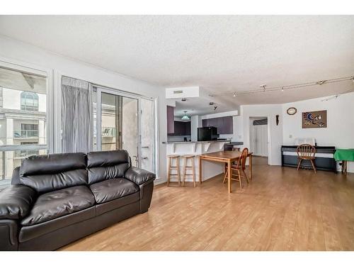 1706-683 10 Street Sw, Calgary, AB - Indoor Photo Showing Living Room