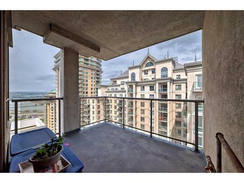 1706-683 10 Street Sw, Calgary, AB - Outdoor With Balcony With Exterior