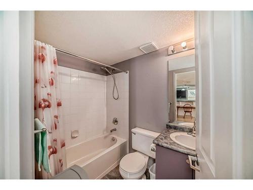 1706-683 10 Street Sw, Calgary, AB - Indoor Photo Showing Bathroom
