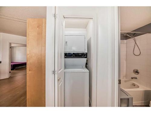 1706-683 10 Street Sw, Calgary, AB - Indoor Photo Showing Laundry Room
